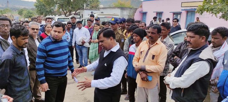 कलेक्टर श्री सूर्यवंशी द्वारा ग्राम बेडदा में ग्राम चौपाल का आयोजन : रतलाम
