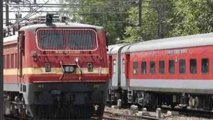 यात्रीगण कृपया ध्यान दें कुछ ट्रेनों के समय में बदलाव किया गया है : भारतीय रेलवे