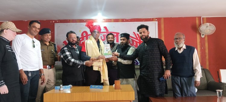 केंद्रीय भेरूगढ़ जेल में बंदियों को निःशुल्क चश्मा का वितरण